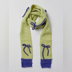 URBAN OUTFITTERS Gretch Bow Scarf In Blue/green